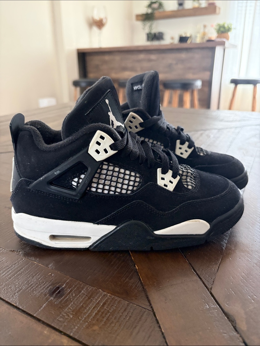 Jordan retro 4 white thunder big kids sz 5y